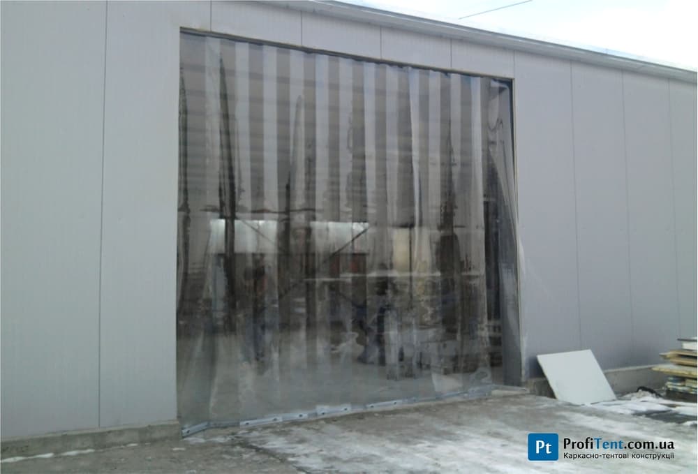 ПВХ завіса на ворота складу