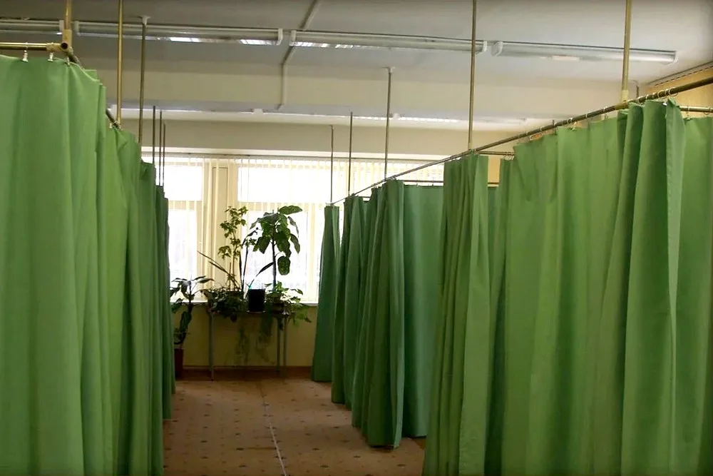 Шторы из брезента для складских помещений